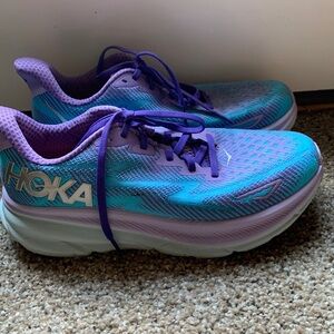 HOKA Clifton 9 size 8!